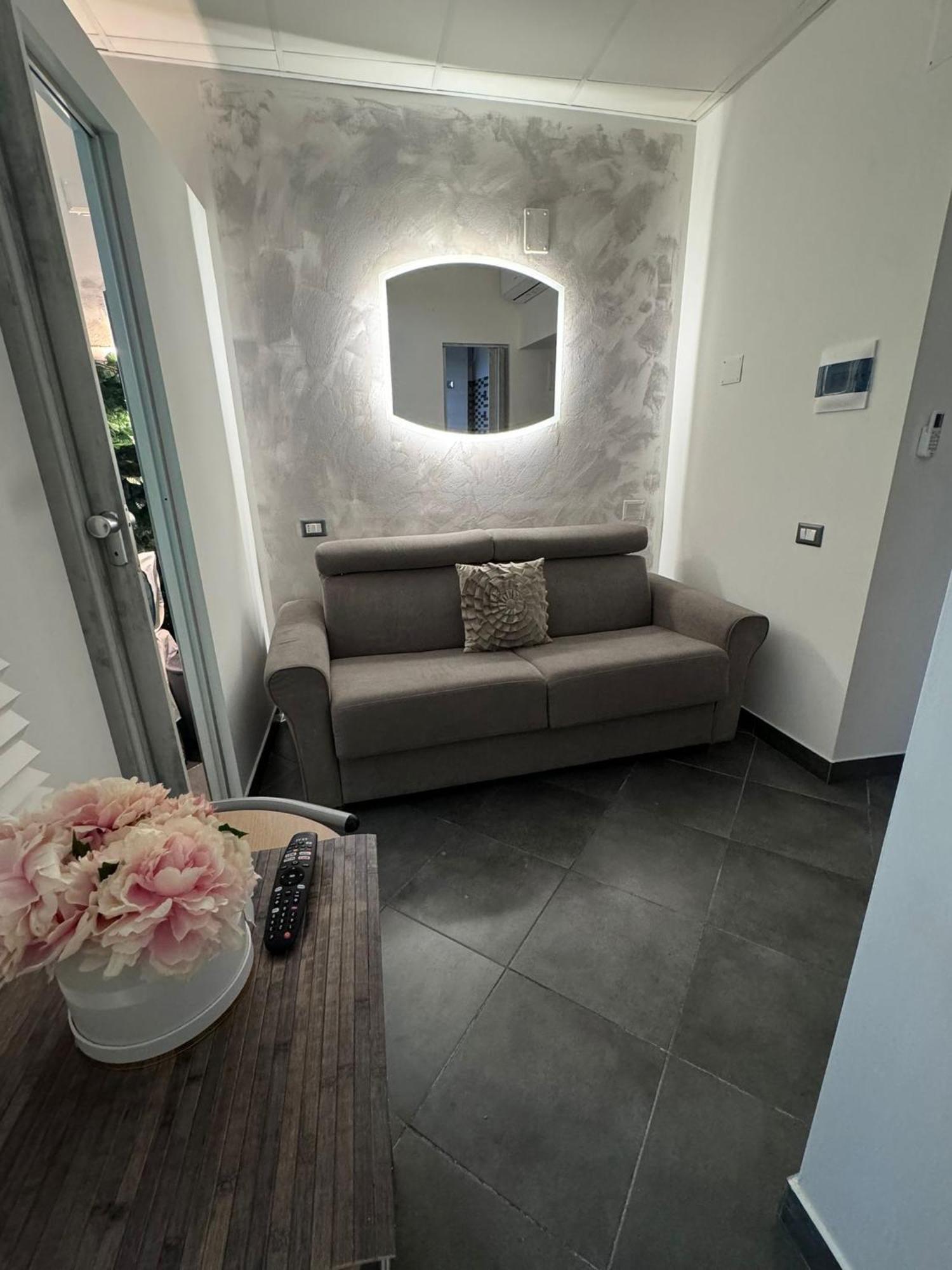 לינה וארוחת בוקר נאפולי Casa Di Vincenzo מראה חיצוני תמונה
